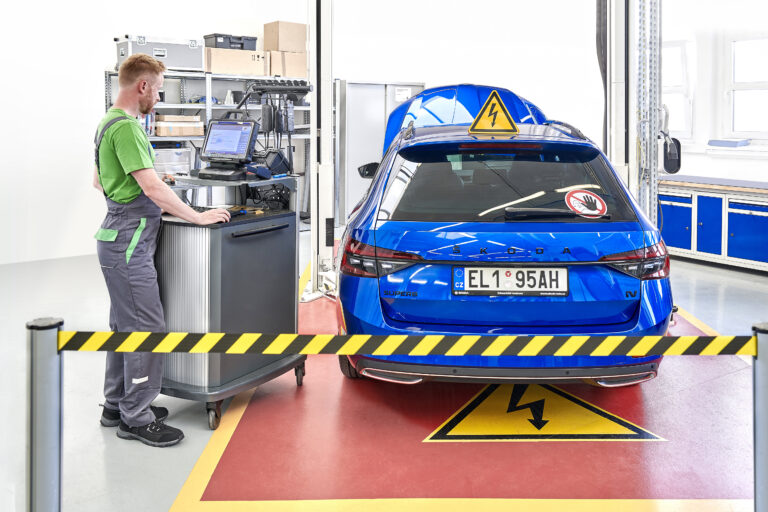 Škoda garancia: elektromos Škoda ellenőrzése a márkaszervizben